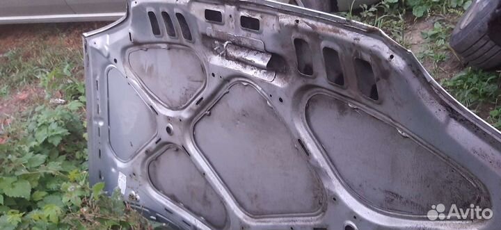 Капот на Chevrolet niva