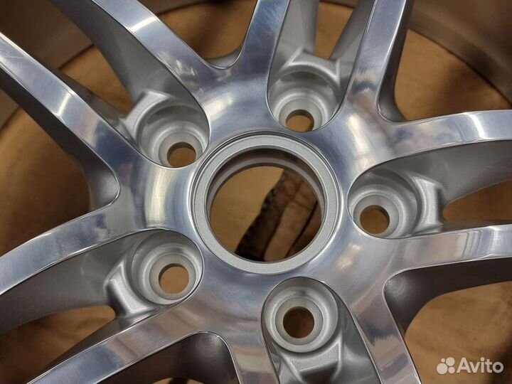 Новые оригинальные диски R19 Audi R8