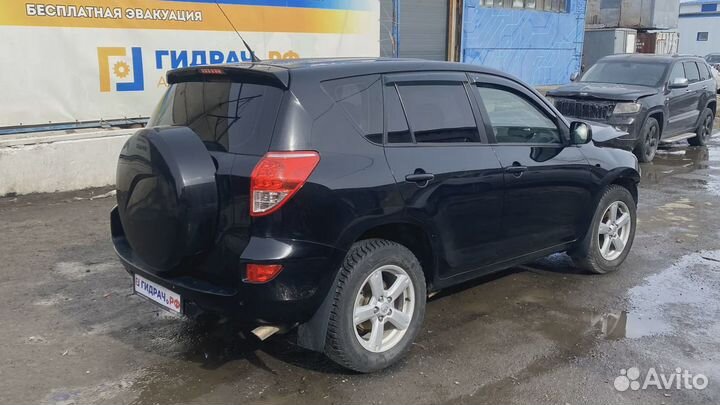 Кулак поворотный передний левый Toyota RAV4 (XA30)