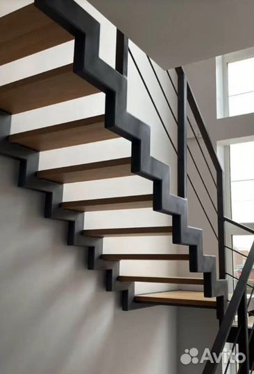 Лестница на металлокаркасе