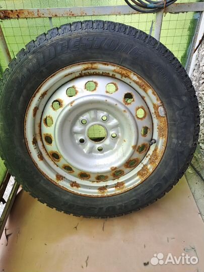 Bridgestone Ice Cruiser 7000 205/60 R16 92T