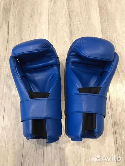 Боксерские перчатки