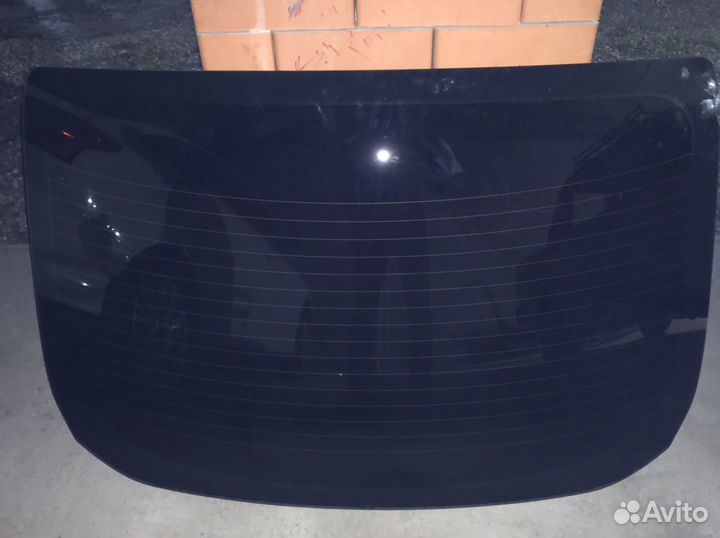 Заднее лобовое стекло(В плёнке) на Ford Focus 3