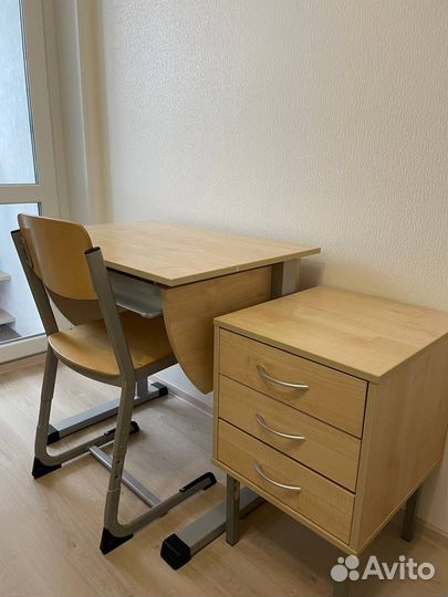 Растущая парта и стул
