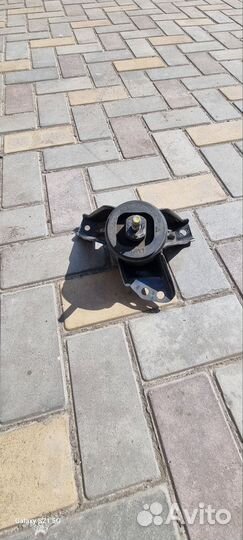 Подушка двигателя hyundai ix35