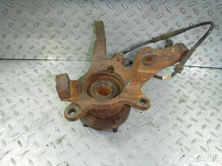 Кулак поворотный передний левый Mitsubishi Lancer