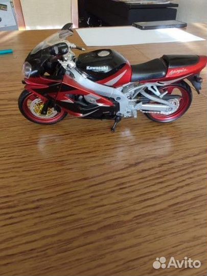 Коллекционная модель мотоцикла kawasaki