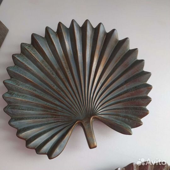 Блюдо бетонный лист пальмы.Кормушка для птиц