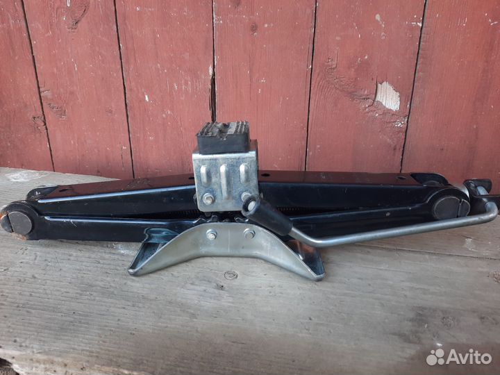 Домкрат винтовой