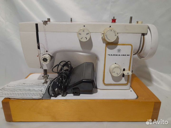 Швейная машина Чайка 142