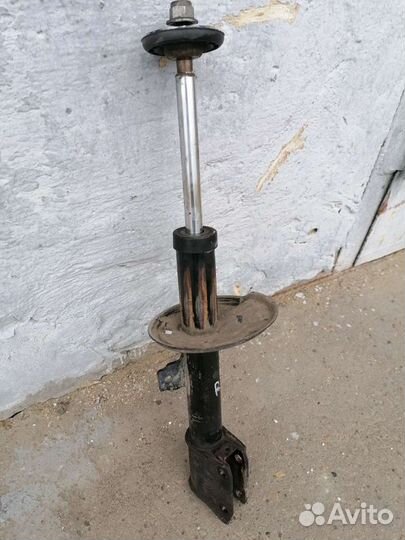 Амортизатор перед право renault duster