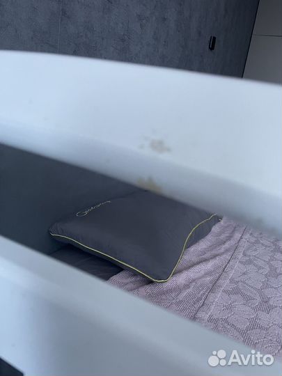 Детская кроватка с маятником