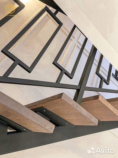 Лестница из дуба, ясеня, сосны и др./Лестница этаж