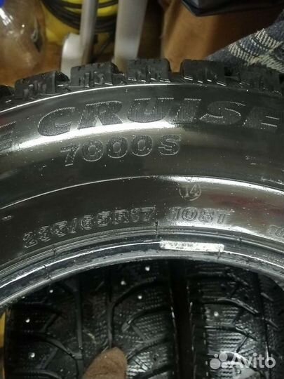 Bridgestone B700AQ 235/65 R17