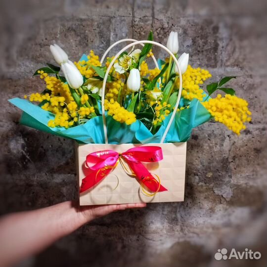Мимоза и тюльпаны к 8 марта