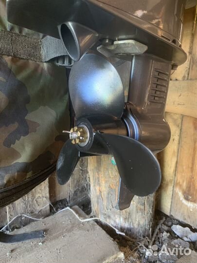 Подвесной лодочный мотор