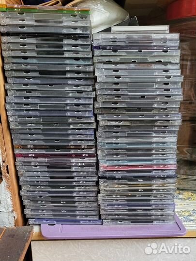 Пустые коробки от дисков