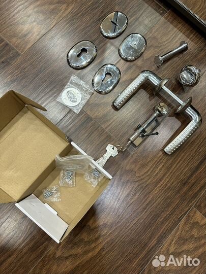 Комплект дверных ручек