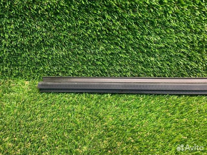 Бархотка стекла внутренняя передняя правая Ford