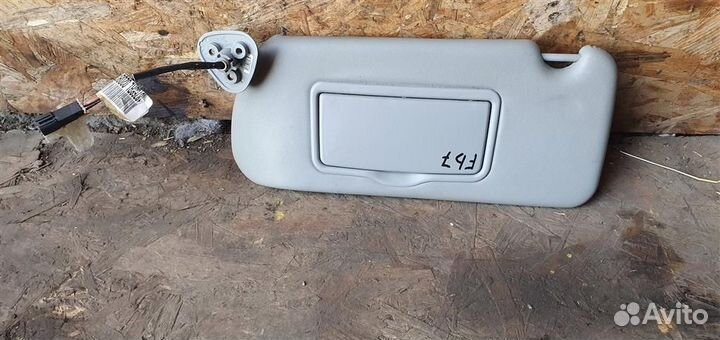 Козырек солнцезащитный левый Cadillac SRX 1 2003