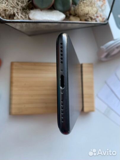 Телефон iPhone 7 Black на 32 гб