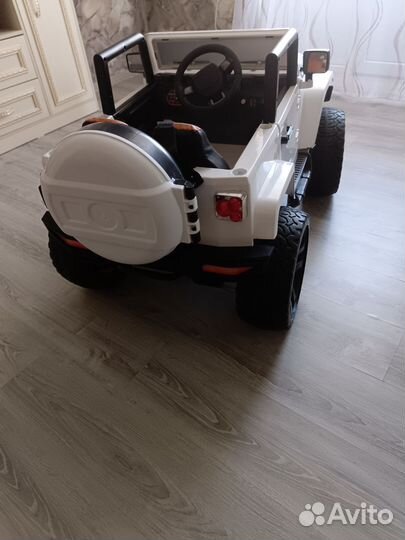 Детский электромобиль jeep