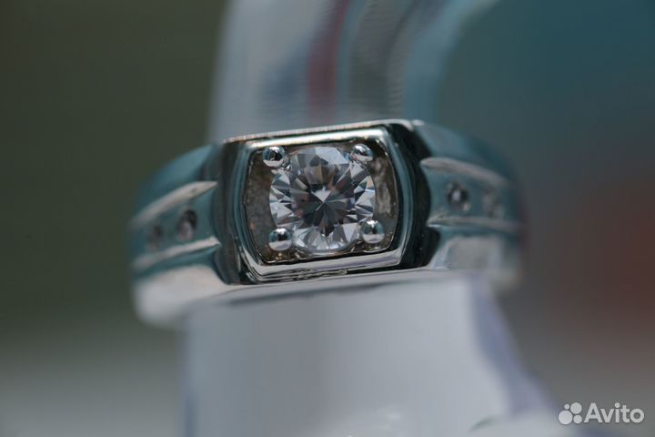 Кольцо с камнями р.16, 18