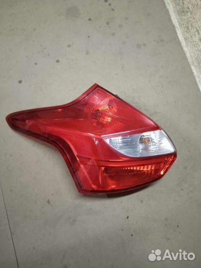 Фонарь левый задний Форд Фокус 3 хетчбэк