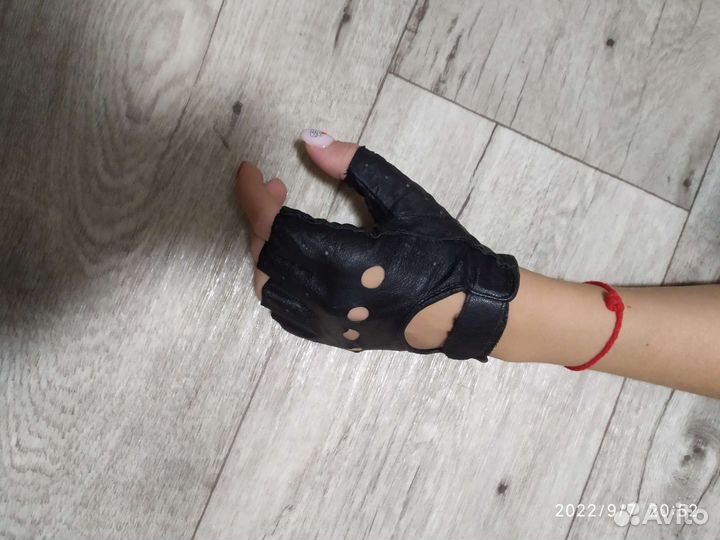 Перчатки без пальцев кожа