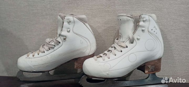 Фигурные коньки Risport Royal Pro 225