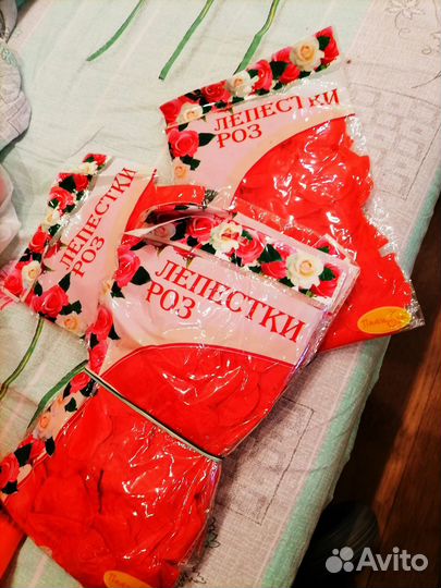 Лепестки роз