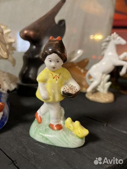 Фарфоровая статуэтка 
