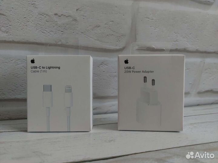 Комплект зарядки на iPhone