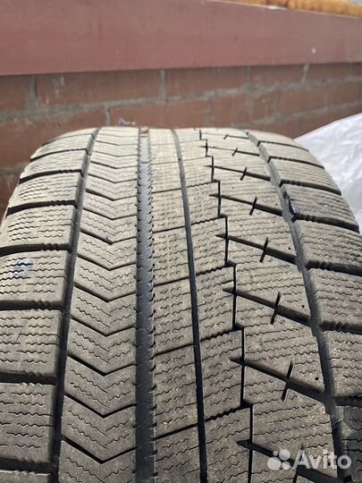 R17 Bridgestone Blizzak VRX 245/40, PCD 5x112 DIA 66.6