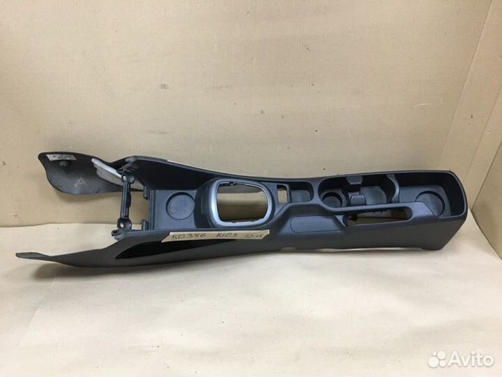 Консоль между сидений Kia Rio 3 седан