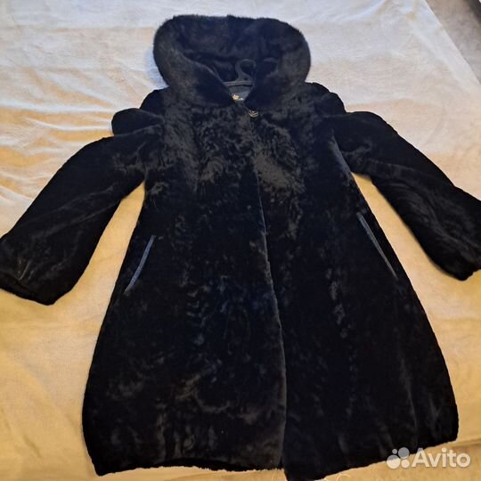 Шуба мутоновая с капюшоном