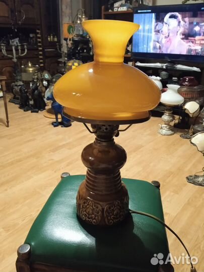 Лампа настольная с плафоном двухслойного стекла