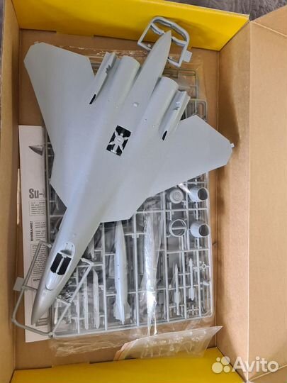 Сборная модель самолета 1:48