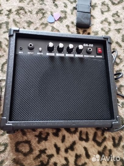 Набор электрогитара и комбик