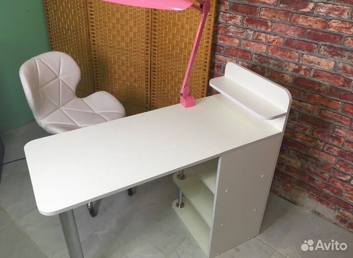 Маникюрный стол складной