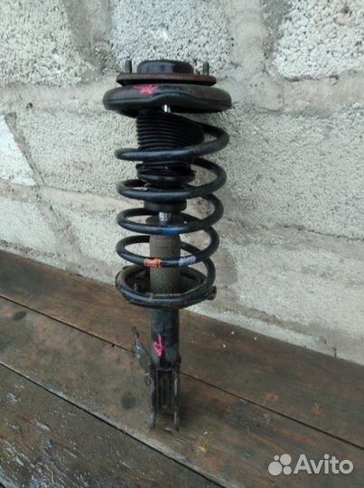 Стойка передняя правая Nissan Sunni 1991