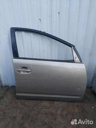 Дверь передняя правая Toyota Prius 2 NHW20 2011