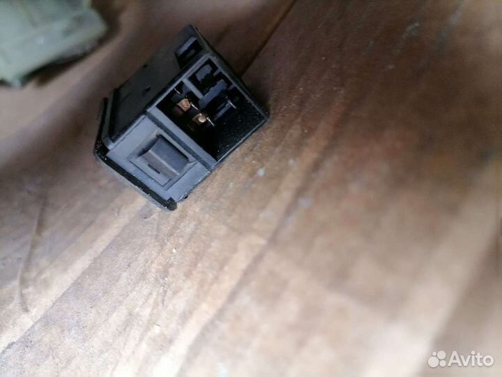 Кнопка люка VW Passat B3