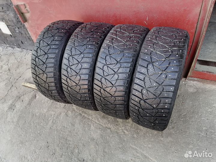 Goodyear Ultragrip 600 215/55 R17 98T