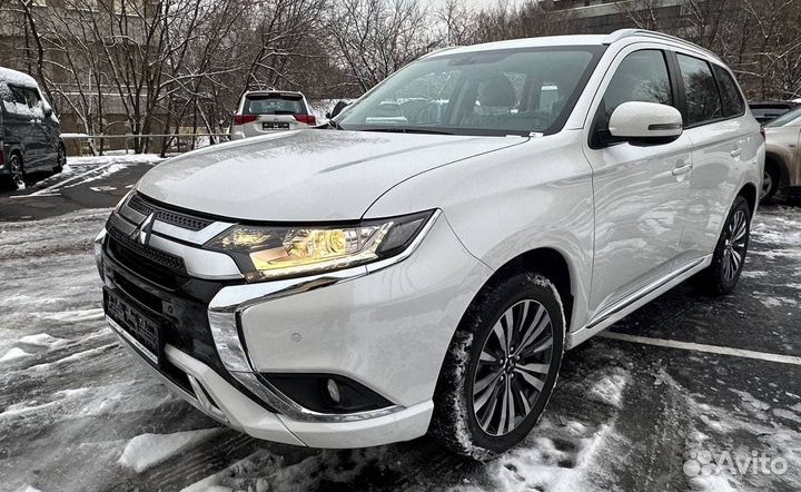 Mitsubishi Outlander 2.0 CVT, 2022, 9 км