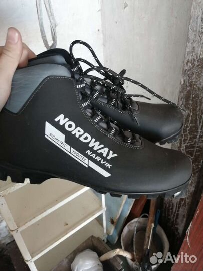 Лыжные ботинки