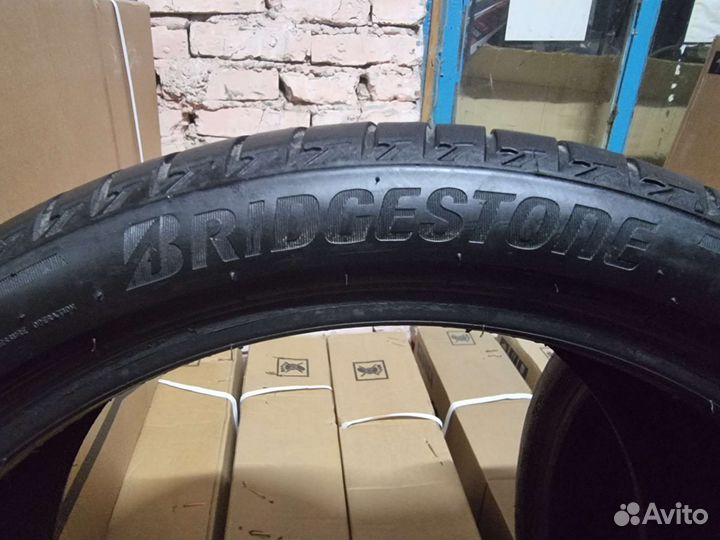 Bridgestone Turanza T005 225/40 R19 и 255/35 R19 93Y