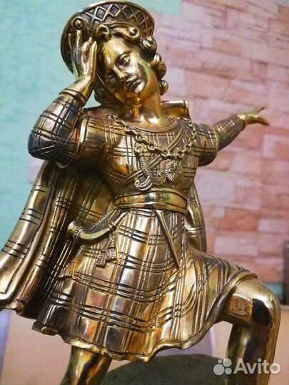 Часы каминные с подсвечниками