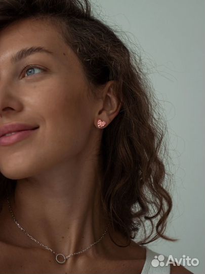 Sbleskom серьги-пусеты сердца «Folio» pink