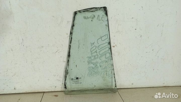 Форточка задней левой двери